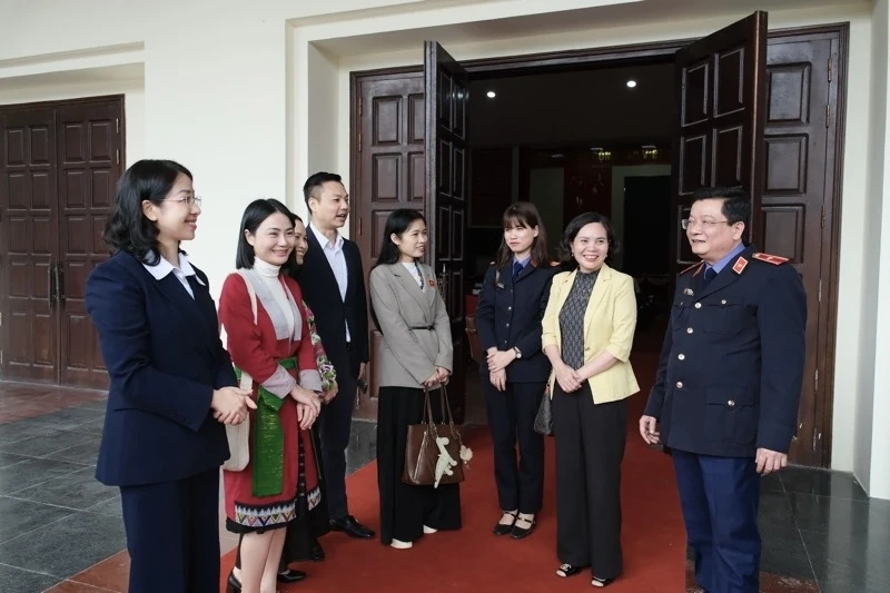 Các ứng cử viên ĐBQH khóa XVI tiếp xúc cử tri, vận động bầu cử tại đơn vị bầu cử số 5