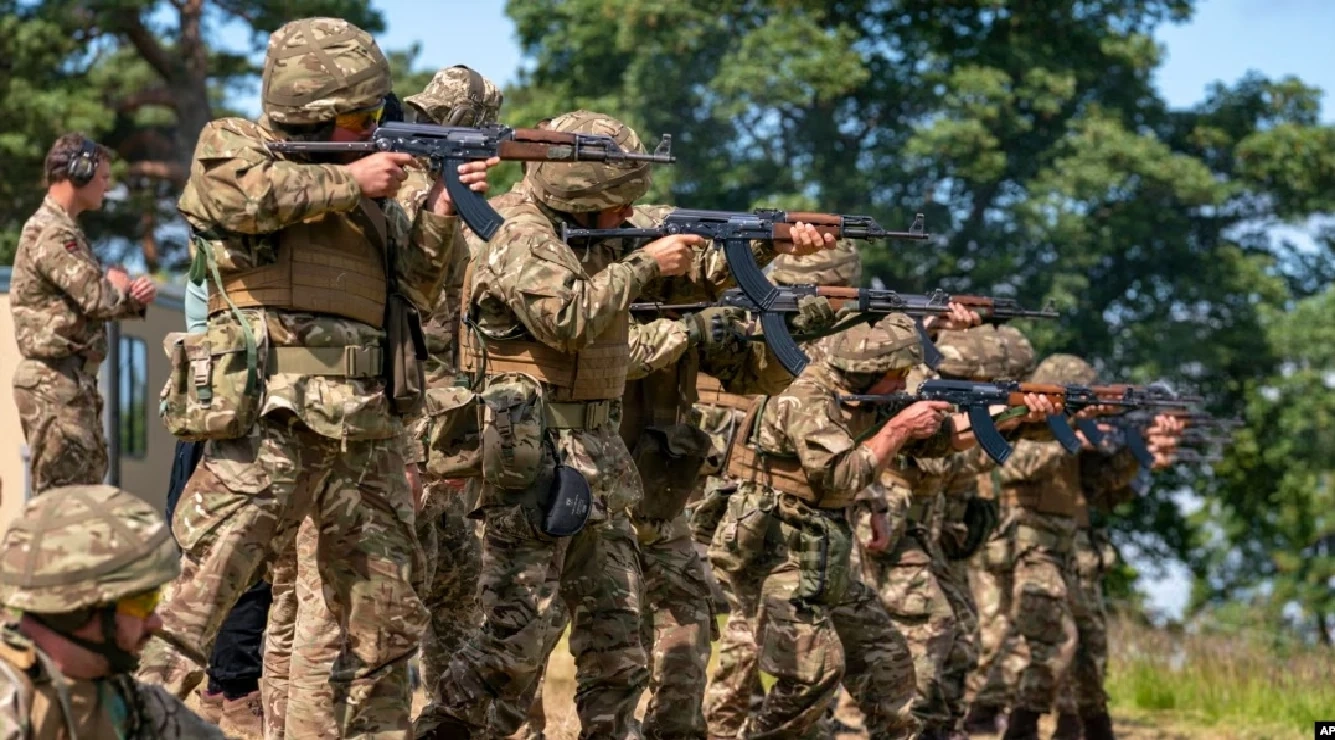 Anh cân nhắc khả năng triển khai binh sĩ tới Ukraine