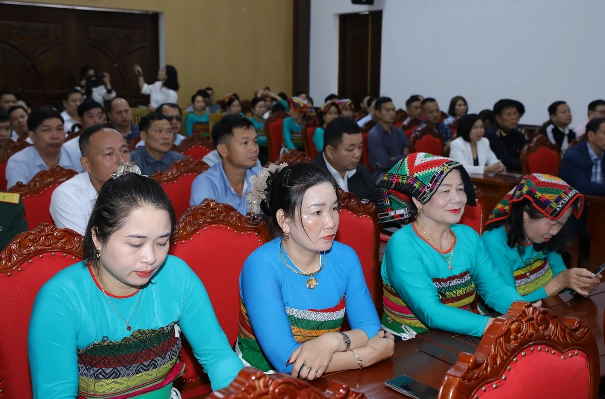 Bí thư Tỉnh ủy Nguyễn Doãn Anh và người ứng cử tiếp xúc cử tri, vận động bầu cử đại biểu Quốc hội, đại biểu HĐND tỉnh Thanh Hóa