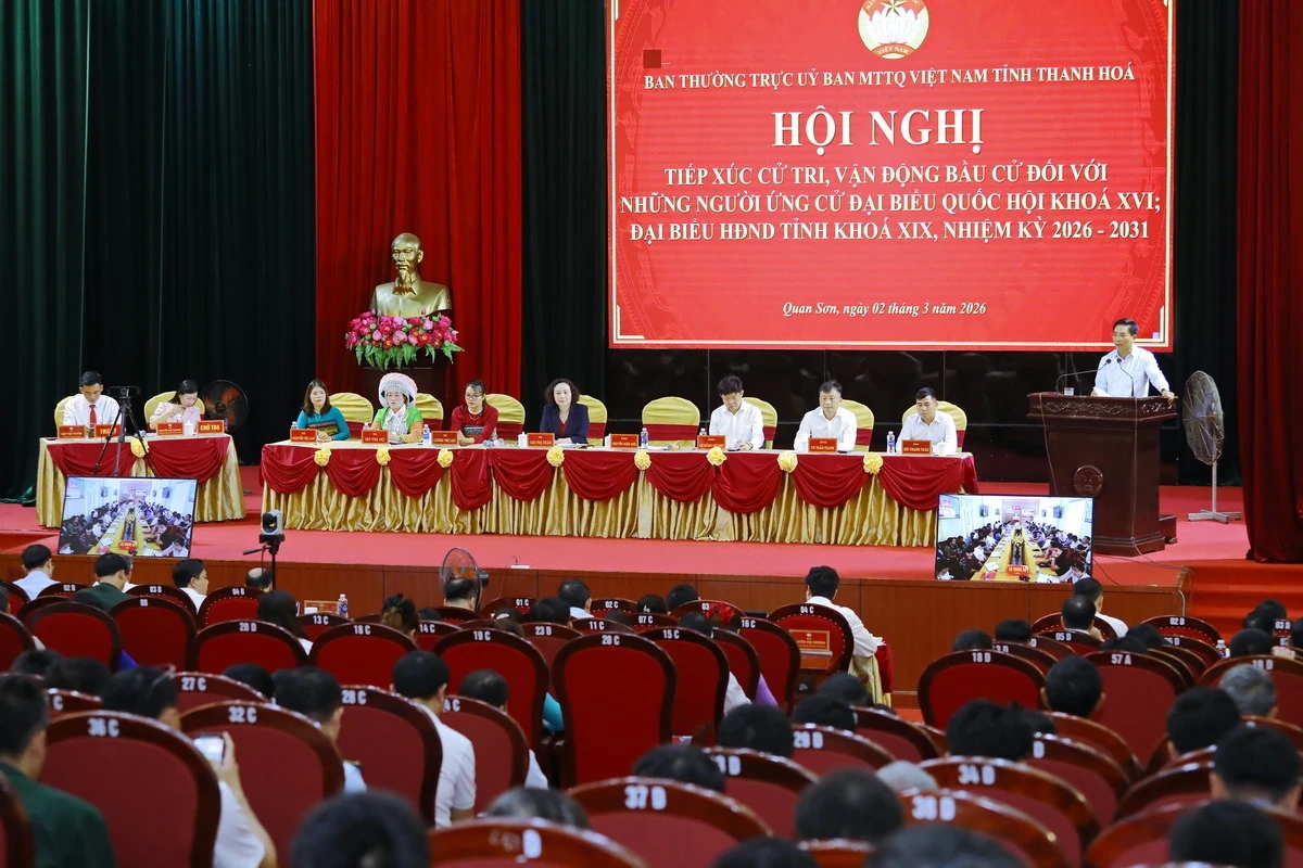 Bí thư Tỉnh ủy Nguyễn Doãn Anh và người ứng cử tiếp xúc cử tri, vận động bầu cử đại biểu Quốc hội, đại biểu HĐND tỉnh Thanh Hóa