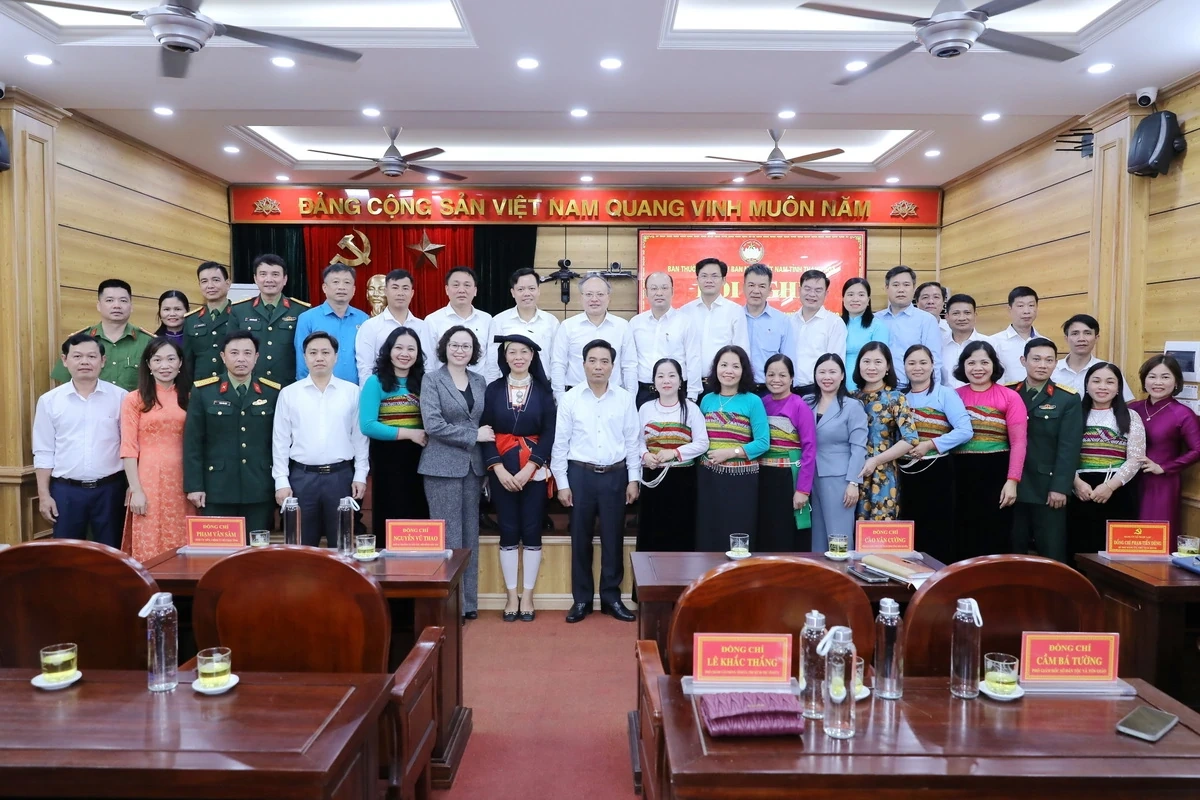 Bí thư Tỉnh ủy Nguyễn Doãn Anh và người ứng cử tiếp xúc cử tri, vận động bầu cử đại biểu Quốc hội, đại biểu HĐND tỉnh Thanh Hóa