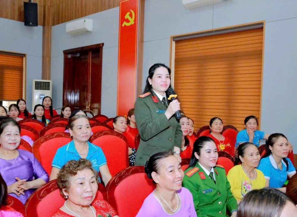 Phụ nữ Quang Trung gửi niềm tin vào lá phiếu