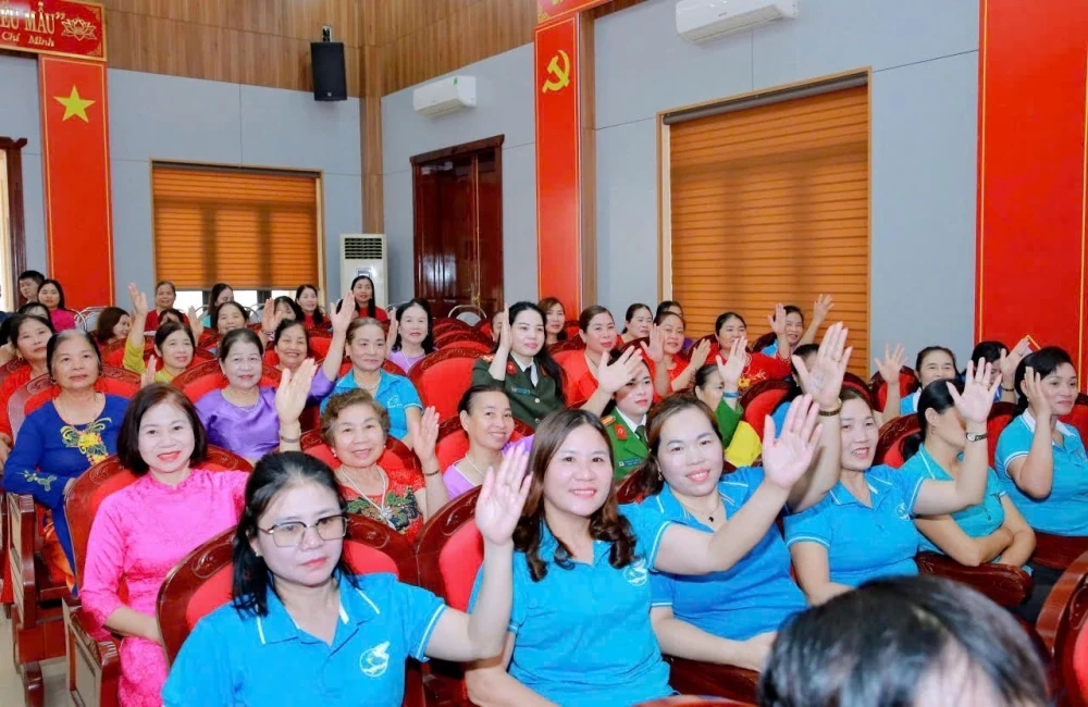 Phụ nữ Quang Trung gửi niềm tin vào lá phiếu