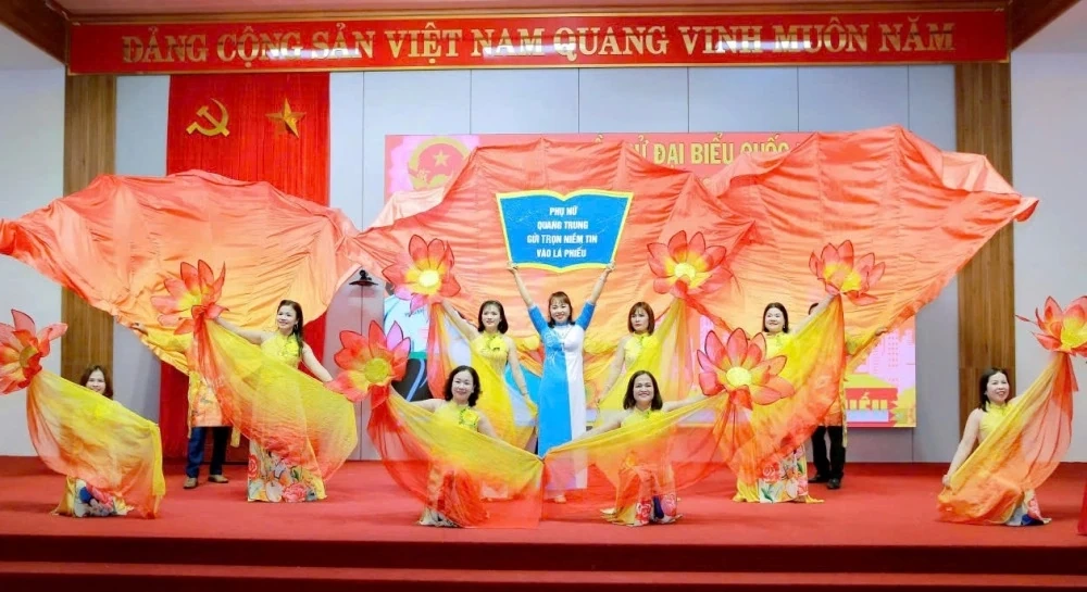 Phụ nữ Quang Trung gửi niềm tin vào lá phiếu