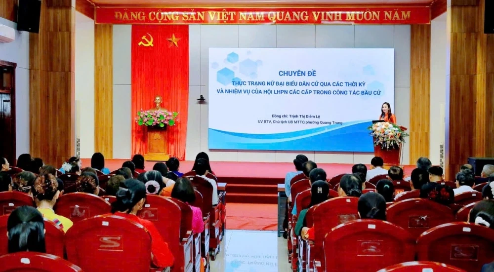 Phụ nữ Quang Trung gửi niềm tin vào lá phiếu