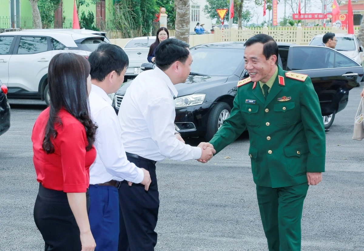 Ứng cử viên đại biểu Quốc hội khóa XVI tiếp xúc cử tri xã Thiệu Toán