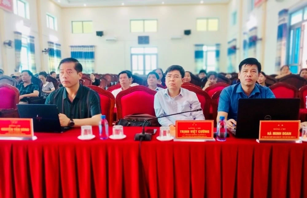 Hội nghị tiếp xúc cử tri, vận động bầu cử với những người ứng cử đại biểu HĐND tỉnh tại đơn vị bầu cử số 14