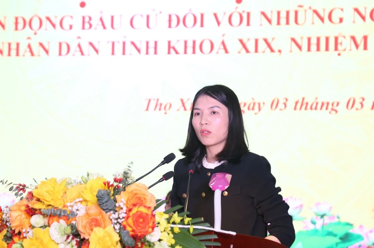 Chủ tịch UBND tỉnh Nguyễn Hoài Anh và các ứng cử viên đại biểu HĐND tỉnh tiếp xúc cử tri đơn vị bầu cử số 12