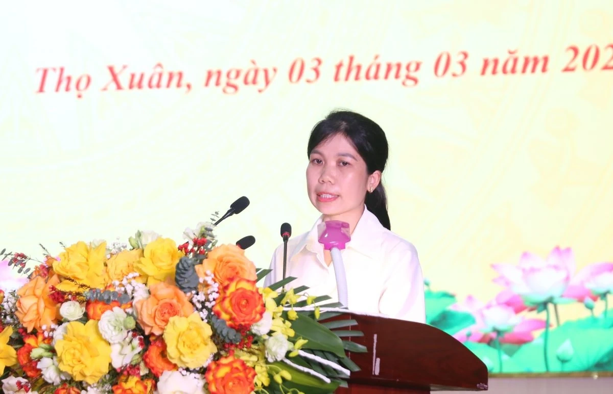 Chủ tịch UBND tỉnh Nguyễn Hoài Anh và các ứng cử viên đại biểu HĐND tỉnh tiếp xúc cử tri đơn vị bầu cử số 12