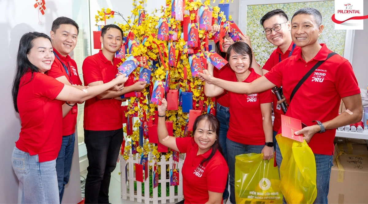 Hàng trăm nhân viên, tư vấn viên Prudential hiến máu hưởng ứng Lễ hội Xuân Hồng