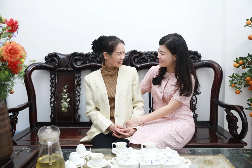 Món quà 8/3 của con dâu khiến mẹ chồng ưng ý khoe hàng xóm