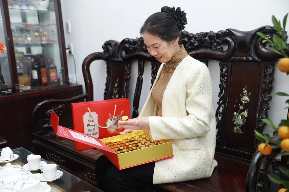 Món quà 8/3 của con dâu khiến mẹ chồng ưng ý khoe hàng xóm