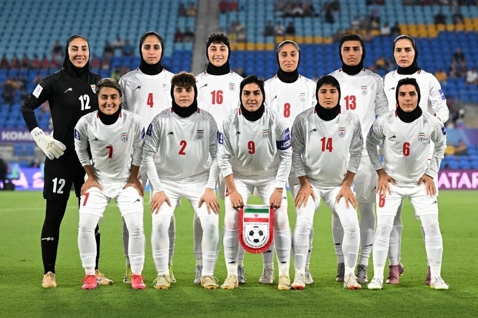 Tuyển nữ Iran không hát quốc ca tại Asian Cup 2026; HLV Vũ Tiến Thành cập bến Ninh Bình