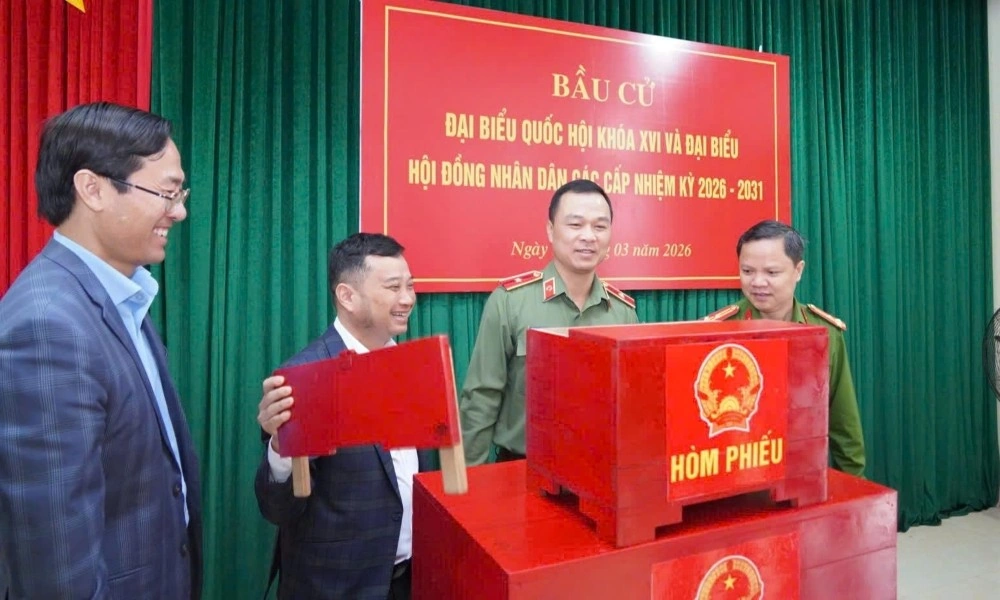 Giám đốc Công an tỉnh Tô Anh Dũng kiểm tra công tác chuẩn bị bầu cử tại phường Trúc Lâm và Hải Lĩnh