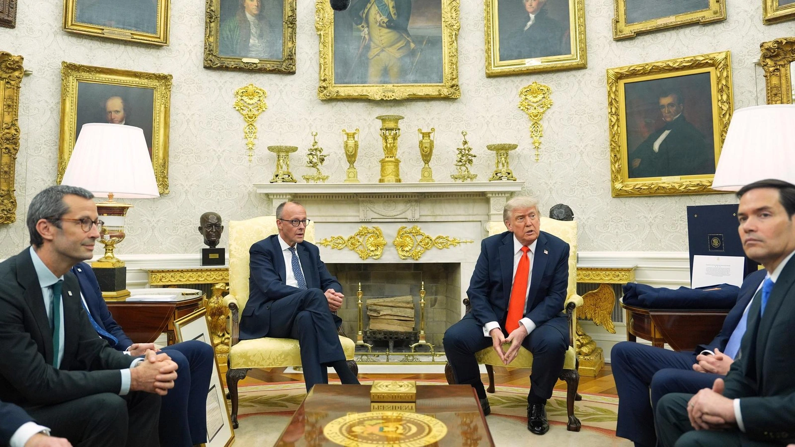 Israel dồn dập không kích Tehran, Iran tấn công cơ sở Mỹ tại Vùng Vịnh, xung đột leo thang nguy hiểm