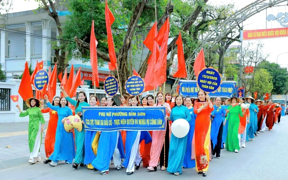 Phụ nữ Thanh Hóa mang sắc phục dân tộc, áo dài truyền thống trong ngày hội lớn