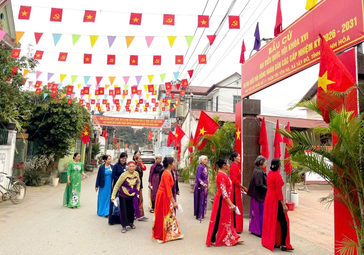 Phụ nữ Thanh Hóa mang sắc phục dân tộc, áo dài truyền thống trong ngày hội lớn