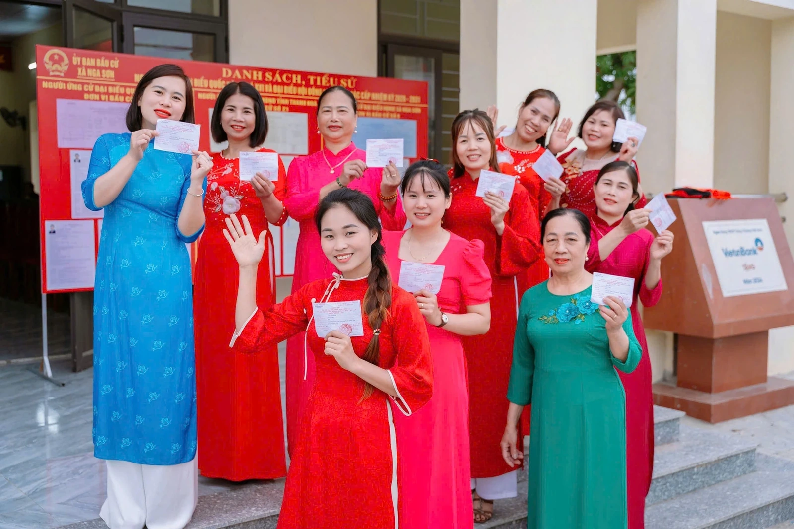 Phụ nữ Thanh Hóa mang sắc phục dân tộc, áo dài truyền thống trong ngày hội lớn