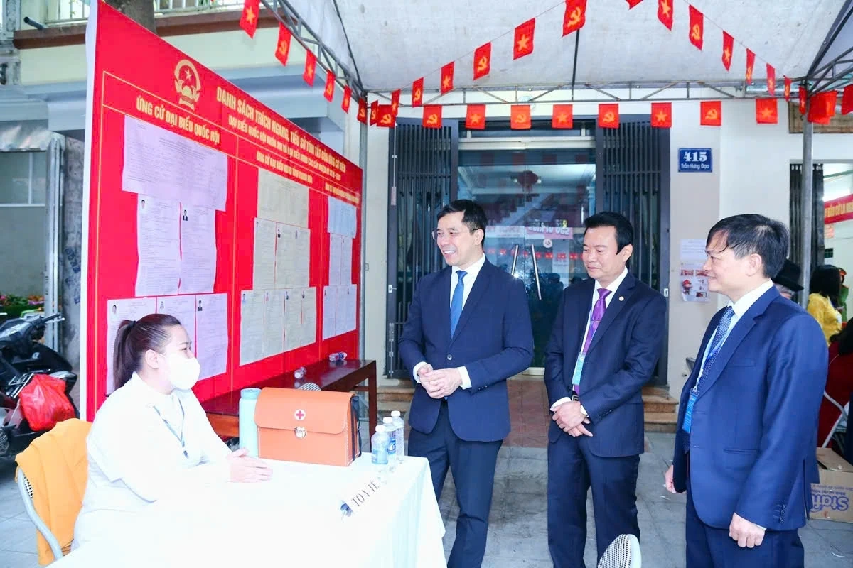 Phó Bí thư Thường trực Tỉnh ủy Nguyễn Hồng Phong kiểm tra công tác bầu cử