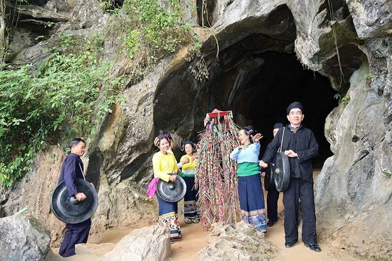 Về Vạn Xuân du xuân