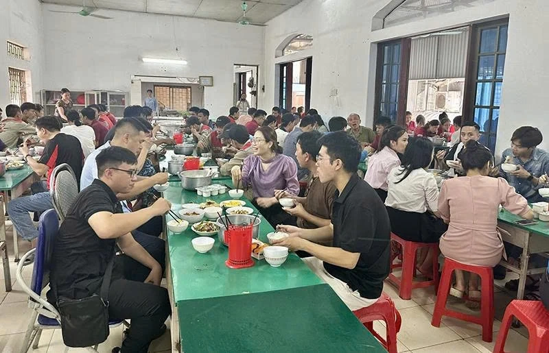 Nâng cao chất lượng bữa ăn ca cho người lao động