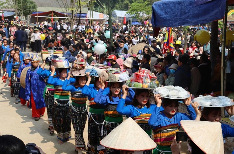 Giêng hai Sơn Thủy
