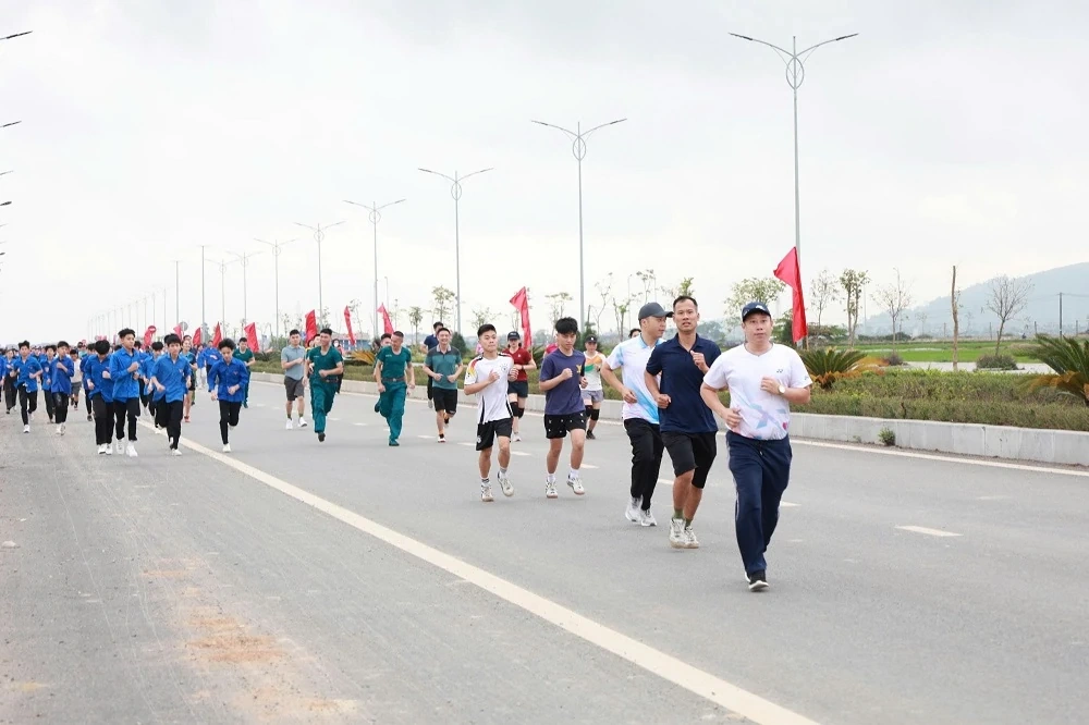 Xã Thiệu Hóa hưởng ứng Ngày chạy Olympic vì sức khỏe toàn dân