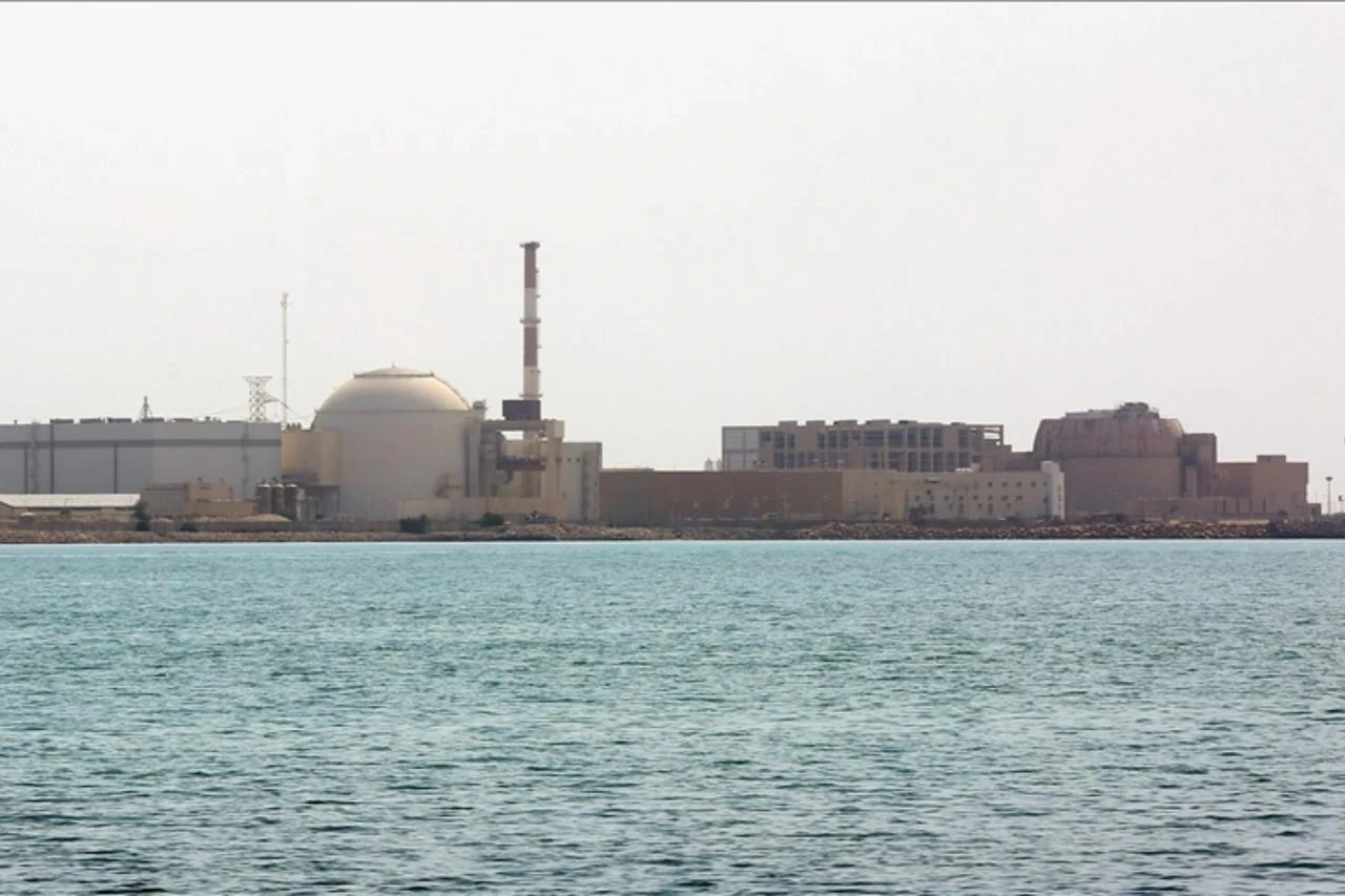 Nga sơ tán nhân viên khỏi nhà máy hạt nhân Bushehr của Iran