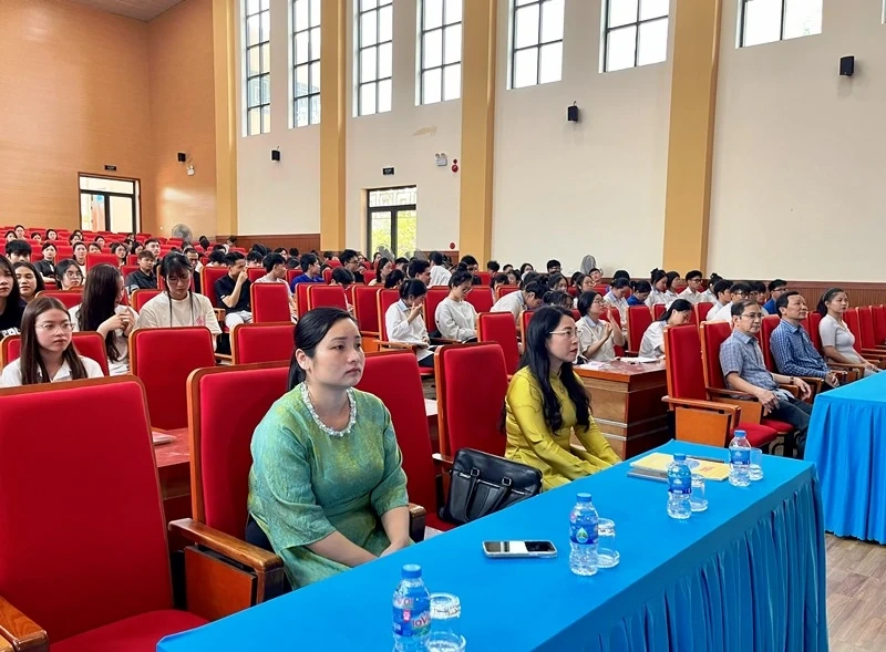 Bồi dưỡng nhận thức về Đảng cho 281 quần chúng ưu tú