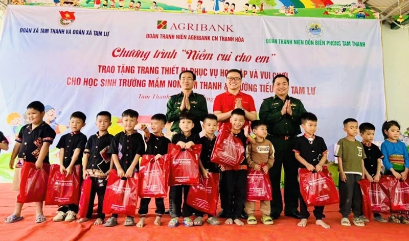 Tuổi trẻ Agribank Thanh Hóa xung kích vì cộng đồng