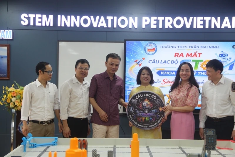 Ra mắt CLB STEM Trần Mai Ninh