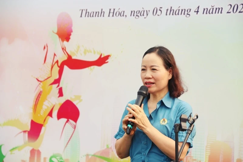 Giải bóng đá mini nam nữ công nhân lao động