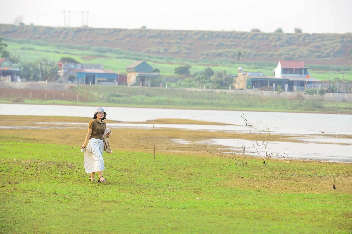 Hồ Yên Mỹ - “viên ngọc xanh” thức giấc