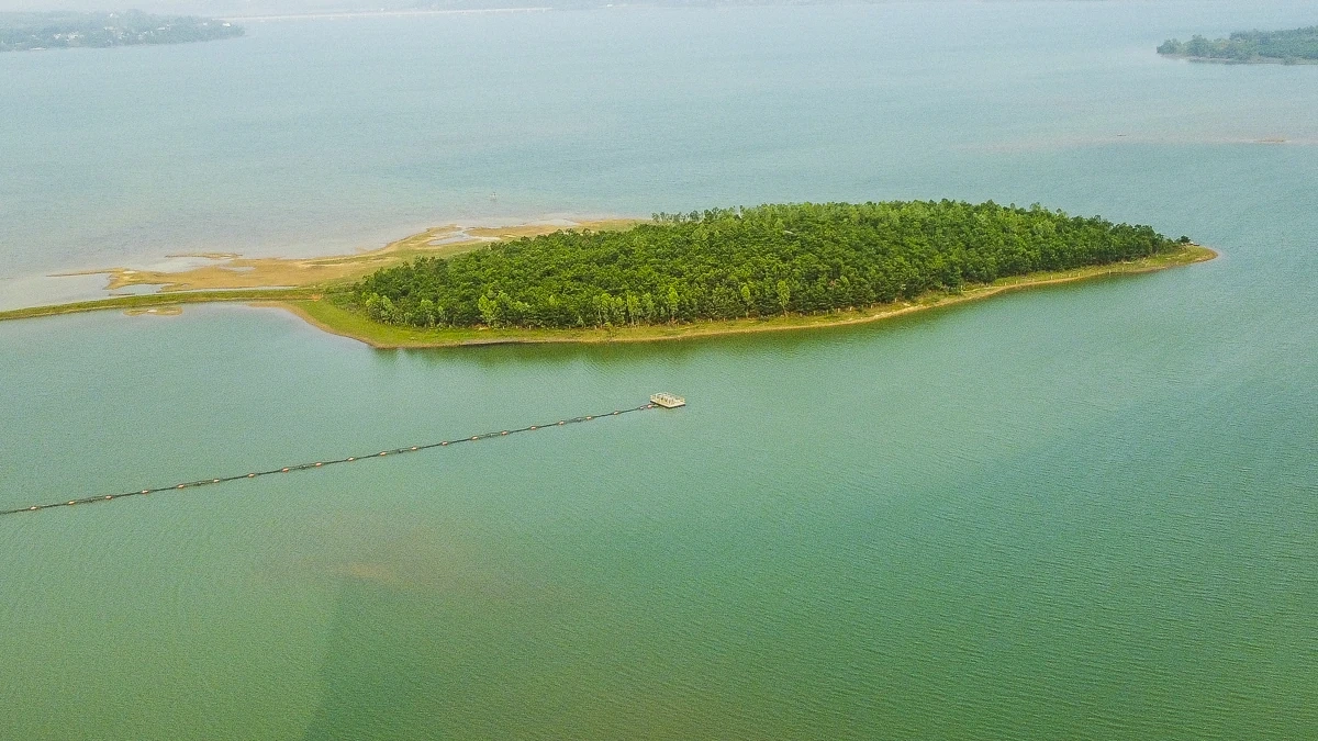 Hồ Yên Mỹ - “viên ngọc xanh” thức giấc