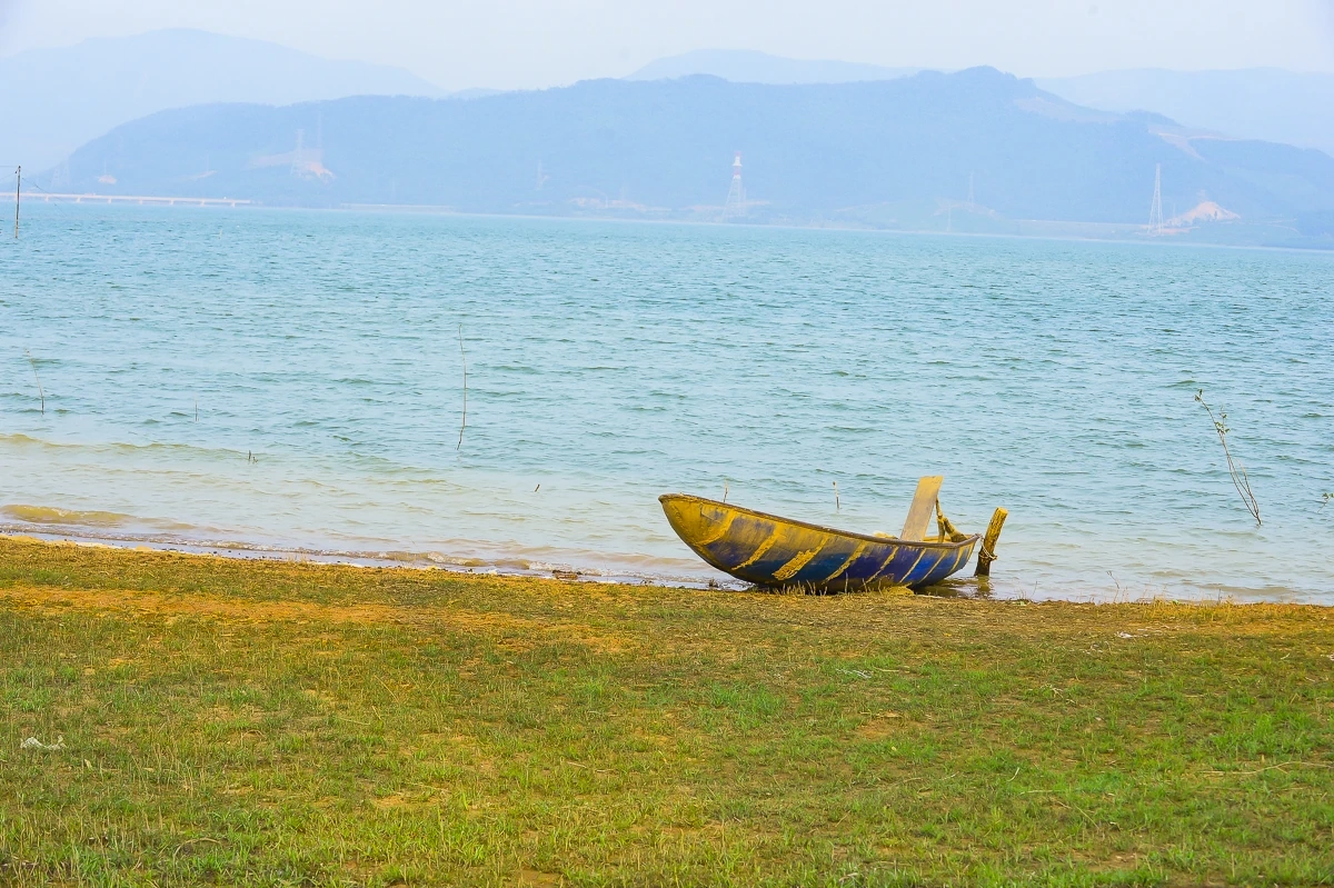 Hồ Yên Mỹ - “viên ngọc xanh” thức giấc