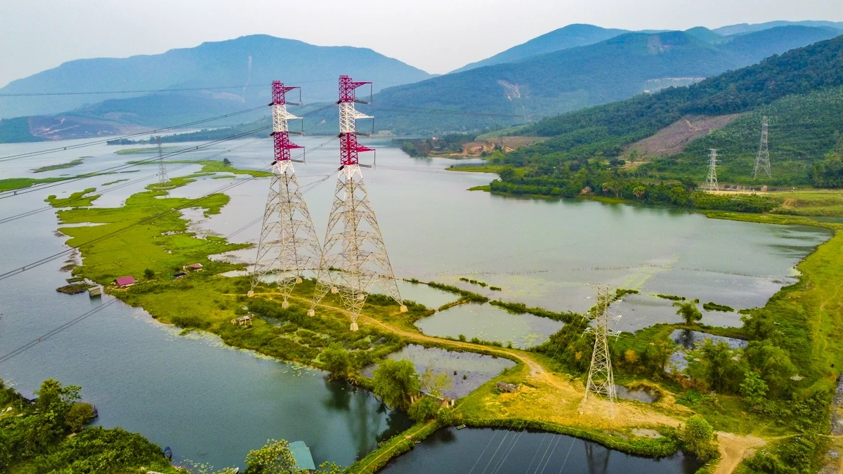 Hồ Yên Mỹ - “viên ngọc xanh” thức giấc