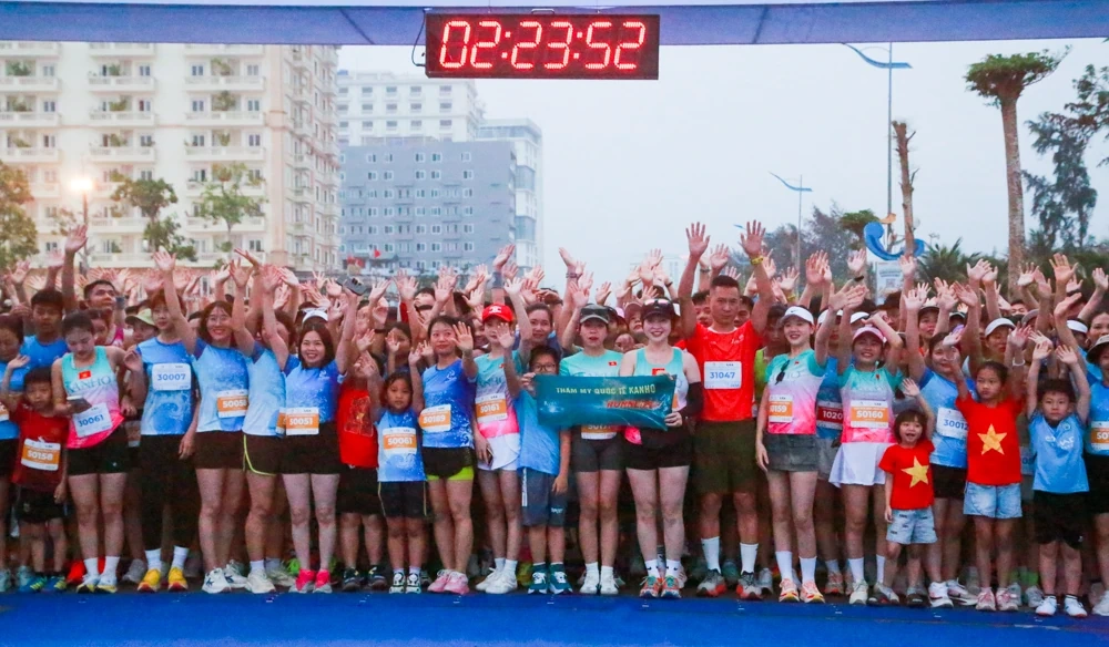 Hơn 1.000 runner đánh thức mùa hè sôi động tại Sầm Sơn