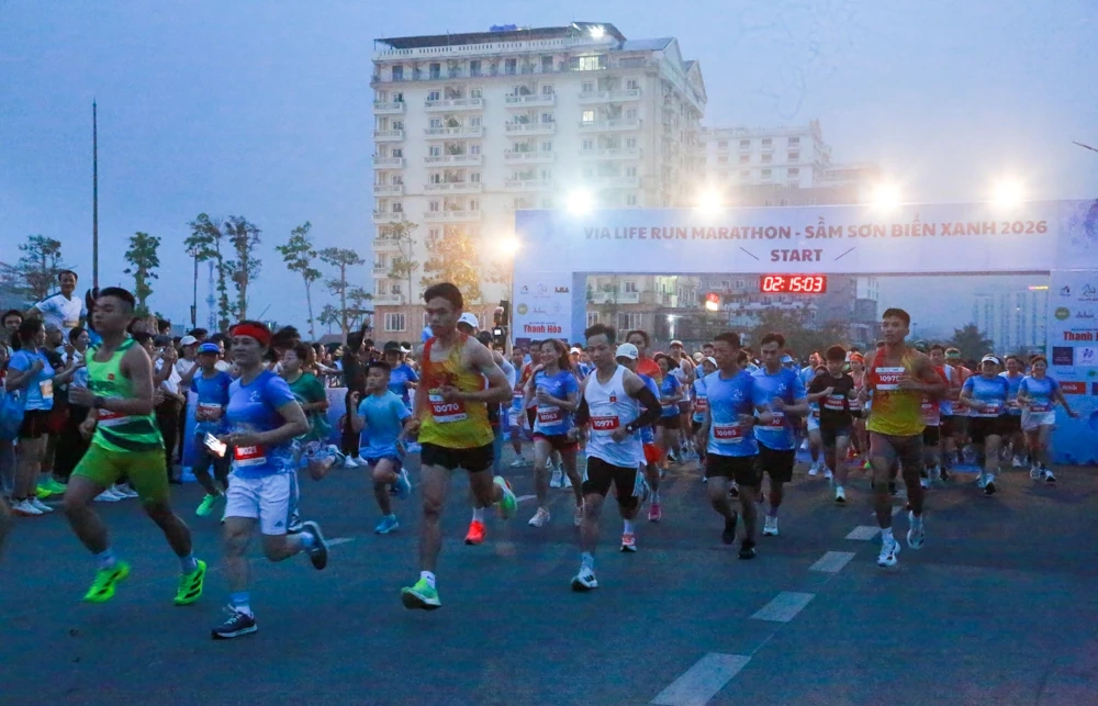 Hơn 1.000 runner đánh thức mùa hè sôi động tại Sầm Sơn