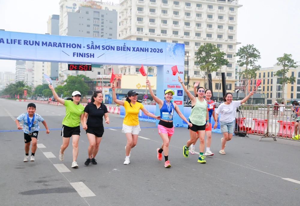 Hơn 1.000 runner đánh thức mùa hè sôi động tại Sầm Sơn