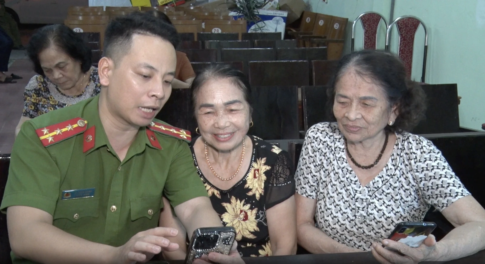 Tích hợp an sinh trên VNeID: Người dân được gì?