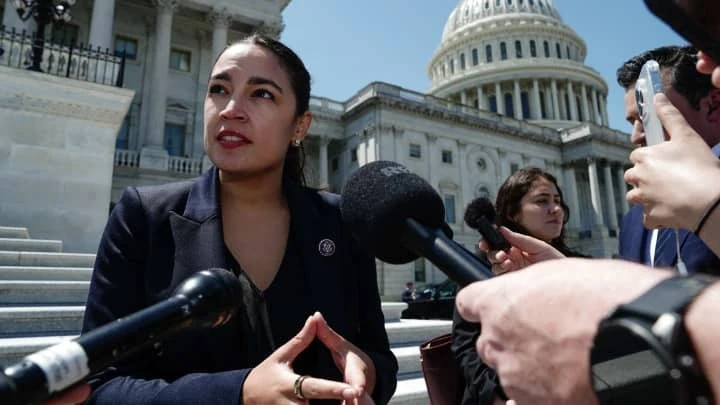 Áp lực chính trị gia tăng với Tổng thống Mỹ sau tuyên bố ngừng bắn với Iran