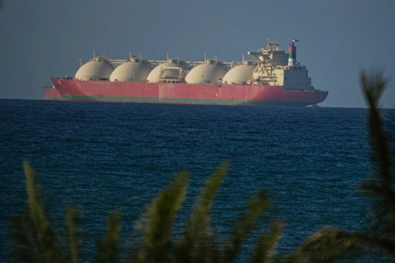 Ông Trump cảnh báo Iran về khả năng thu phí tàu qua eo biển Hormuz