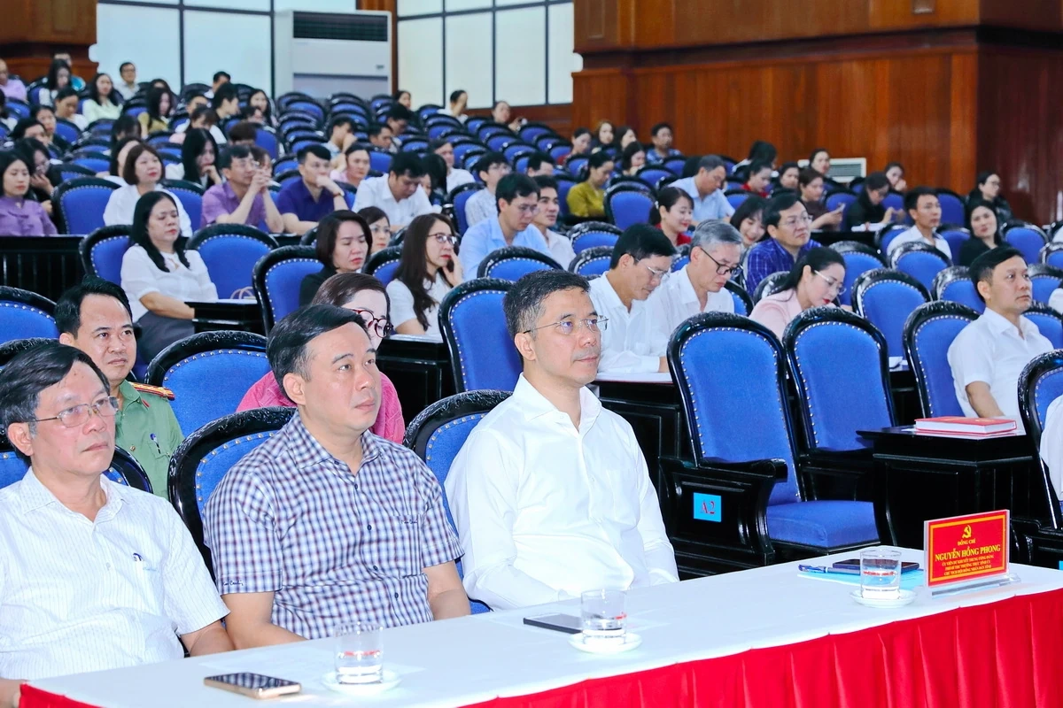 Báo chí, văn nghệ sĩ, trí thức phải đi đầu trong dẫn dắt tư tưởng, tạo đồng thuận xã hội