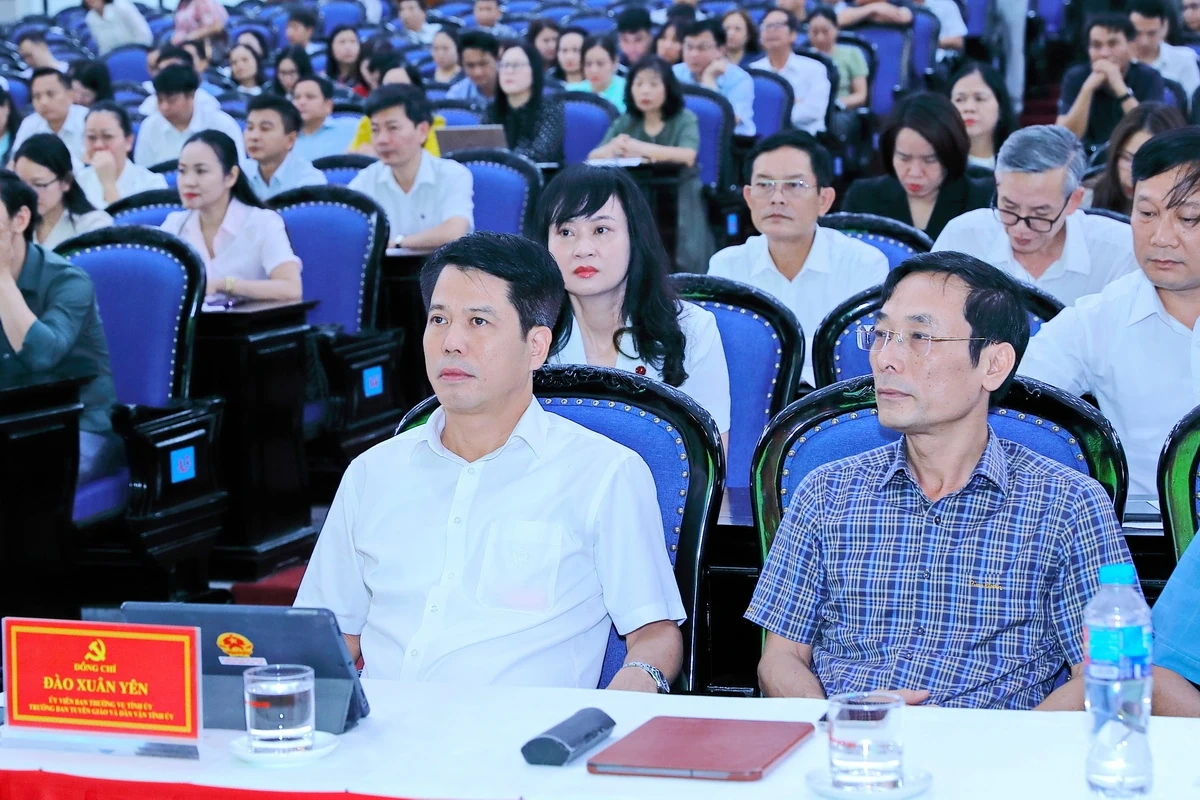 Báo chí, văn nghệ sĩ, trí thức phải đi đầu trong dẫn dắt tư tưởng, tạo đồng thuận xã hội