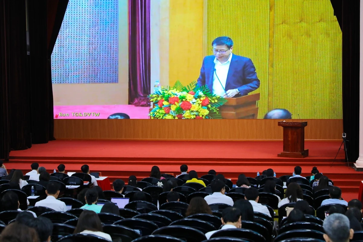 Báo chí, văn nghệ sĩ, trí thức phải đi đầu trong dẫn dắt tư tưởng, tạo đồng thuận xã hội