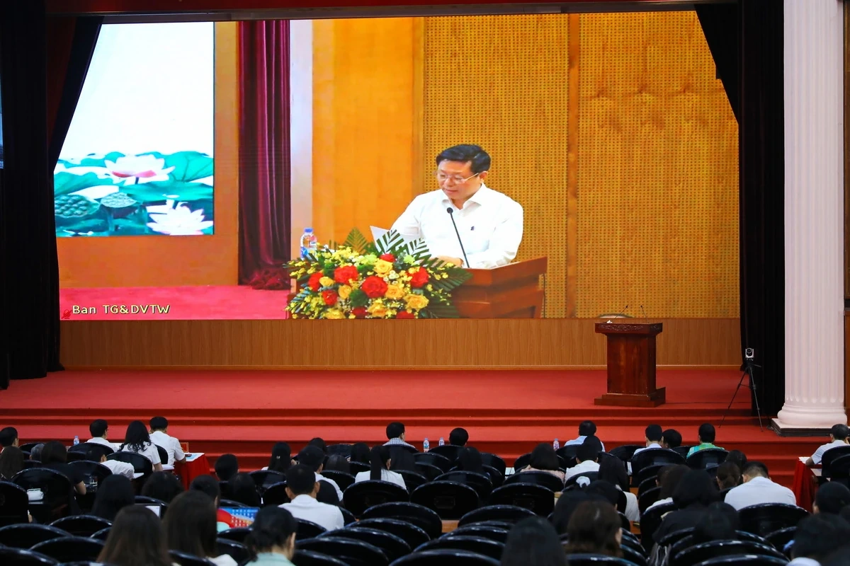 Báo chí, văn nghệ sĩ, trí thức phải đi đầu trong dẫn dắt tư tưởng, tạo đồng thuận xã hội