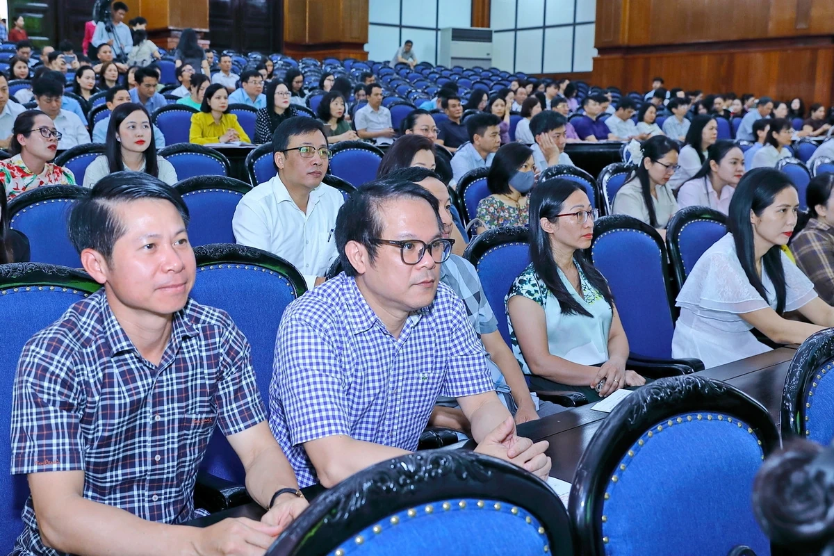 Báo chí, văn nghệ sĩ, trí thức phải đi đầu trong dẫn dắt tư tưởng, tạo đồng thuận xã hội