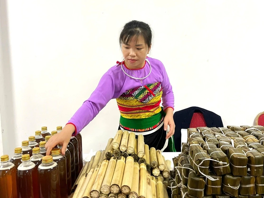 Bánh gai Thiên Dương - sản vật bên Suối cá thần