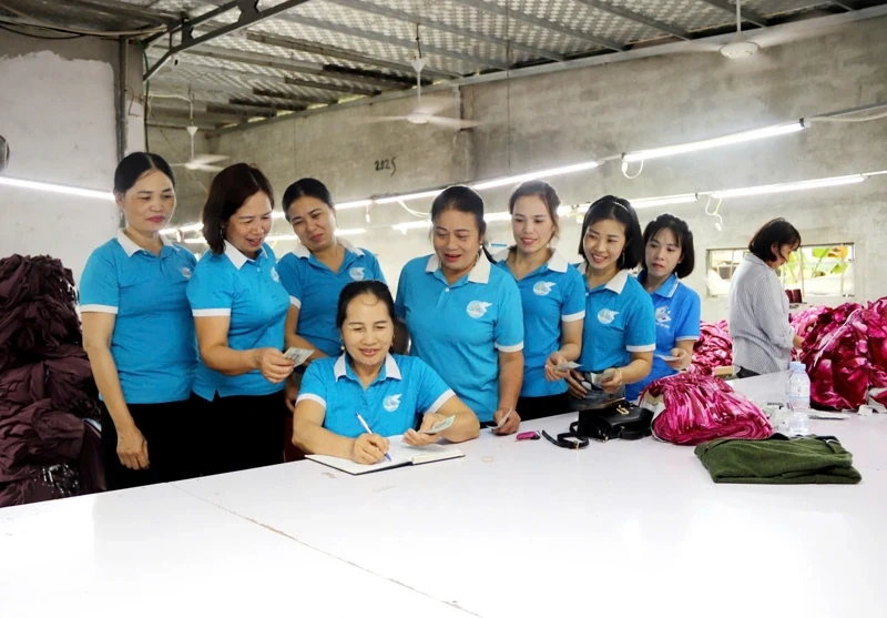 Phụ nữ thôn Thành Giang xây dựng chi hội vững mạnh