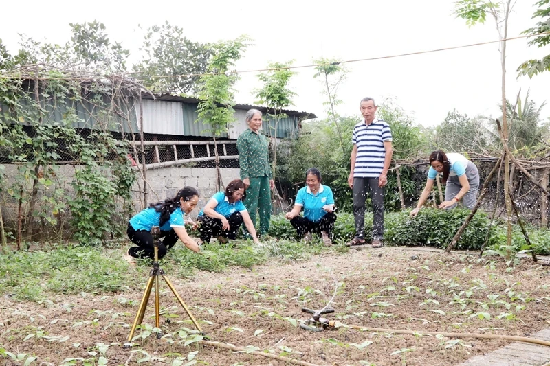 Phụ nữ thôn Thành Giang xây dựng chi hội vững mạnh